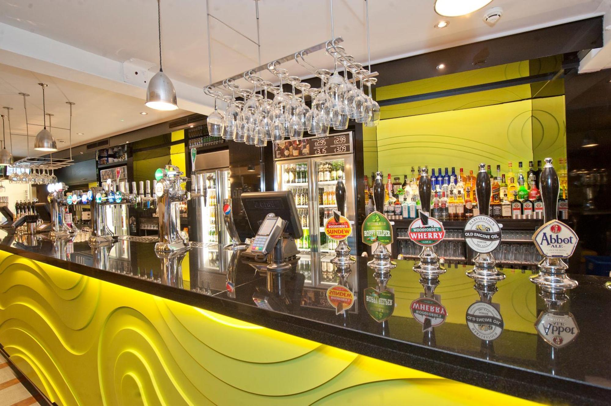 The King'S Head Hotel Wetherspoon Beccles Esterno foto