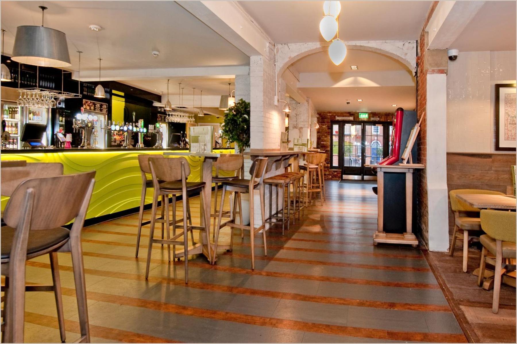 The King'S Head Hotel Wetherspoon Beccles Esterno foto