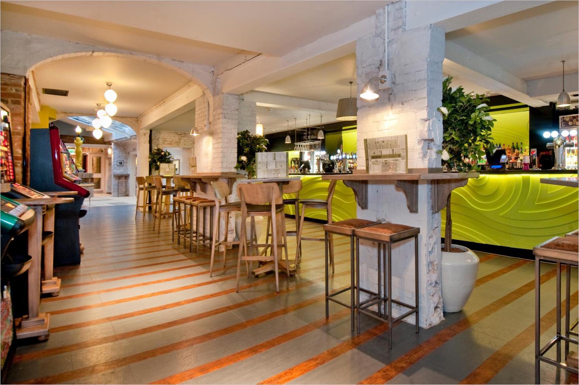 The King'S Head Hotel Wetherspoon Beccles Esterno foto