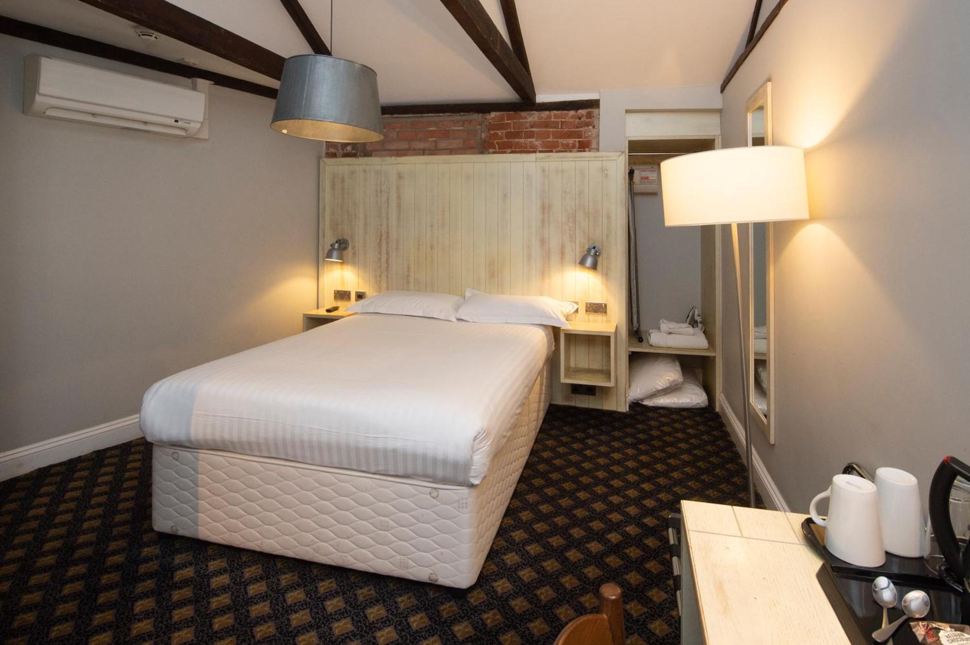 The King'S Head Hotel Wetherspoon Beccles Esterno foto